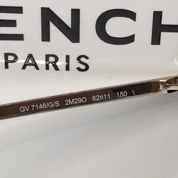 💯original Givenchy Grey Gradient Square Ladies Sunglasses GV 7146/G/S 62/11. - Picture 13 of 13